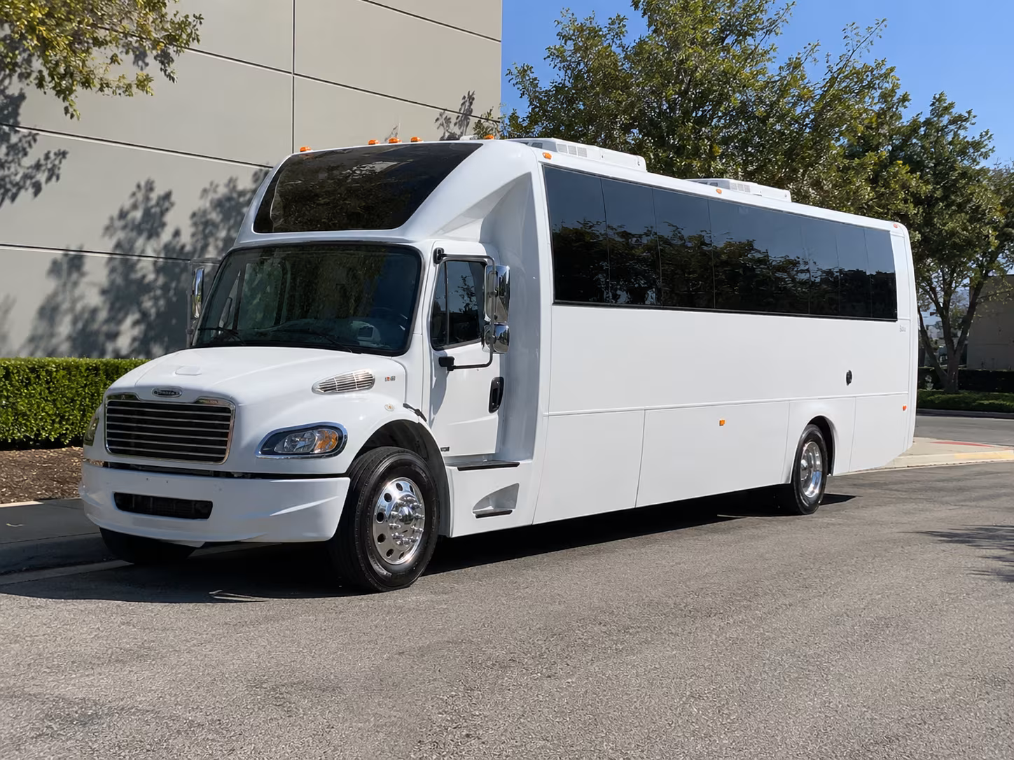 how the number of stops and hold time between them affect total booked hours in kissimmee